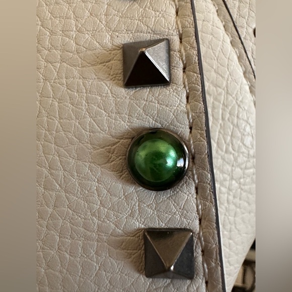 Nicole Lee Multicolor Studded White Crossbody Bag - Picture 14 of 14